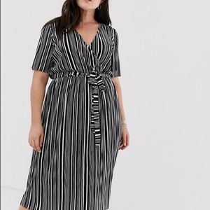+*+*Plus size-Striped wrap dress*+*+